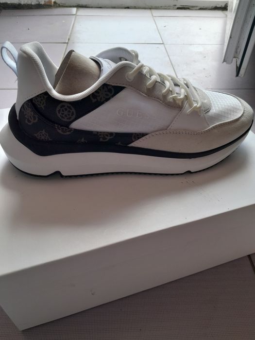 Adidași GUESS Noi mărimea 40 universali