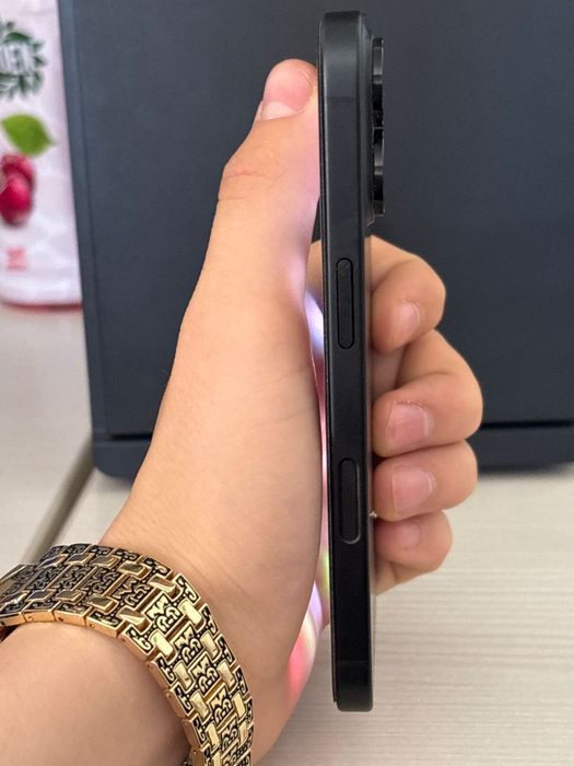 Продам Айфон 16