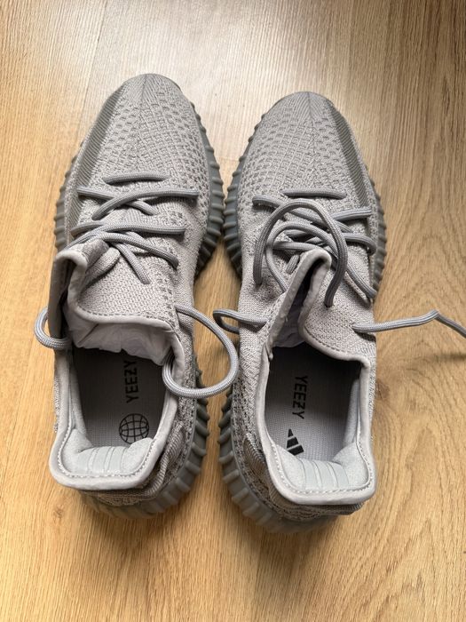 Yeezy 350 чисто нови