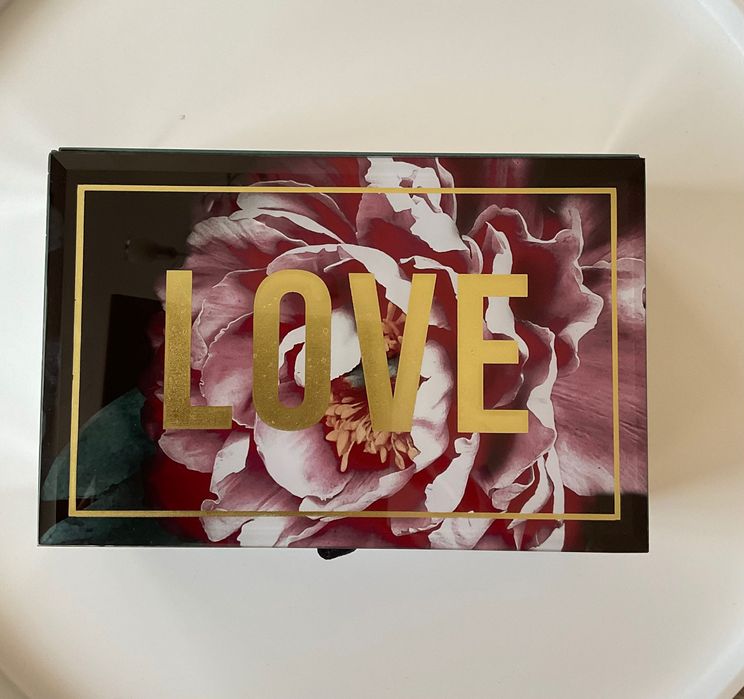 Кутия за бижута с божури