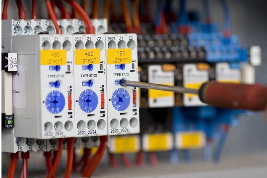 Electrician Interventii Rapide Non-Stop Sonerii Interfoane Alarme Camere Prize intrerupatoare Tablou Electric