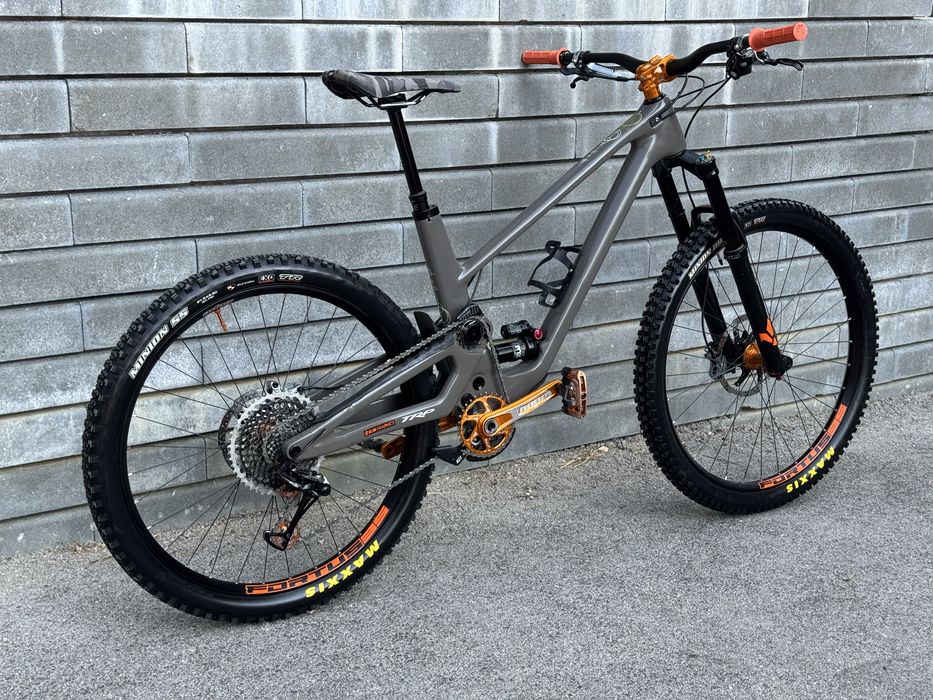 Карбонов планински велосипед FORBIDDEN DRUID CUSTOM BIKE(L размер)