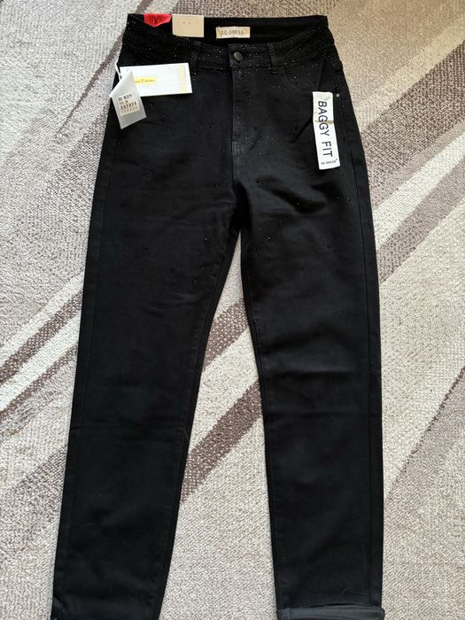 Дамски, черни дънки с камъчета