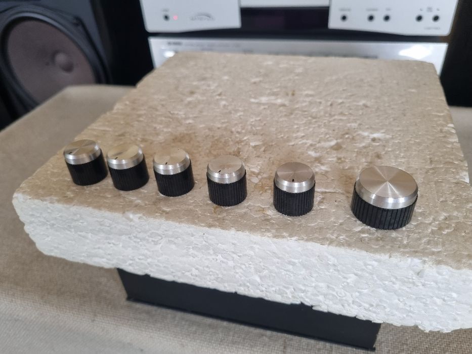 Set Butoane Amp Monarch. Pt ax striatii 6 mm. Impecabile.