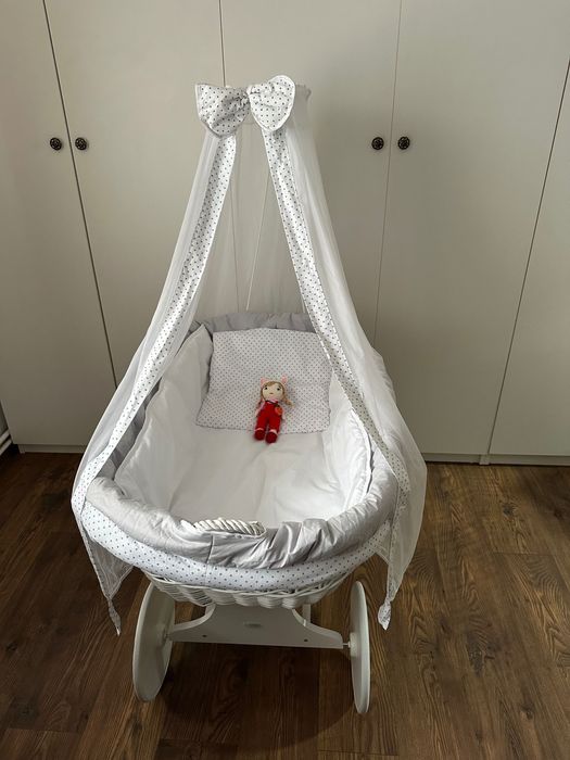 Pătuț cu baldachin