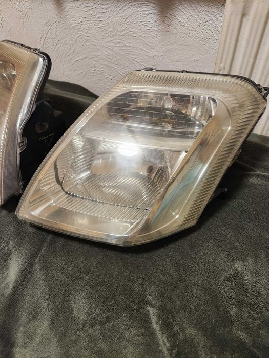 Фар Десен за Ситроен Ц2 в отлично състояние