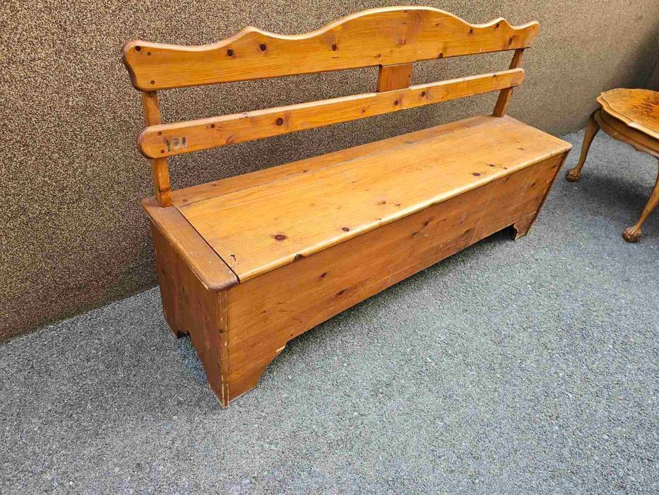 Масивна пейка с ракла в стил Рустик