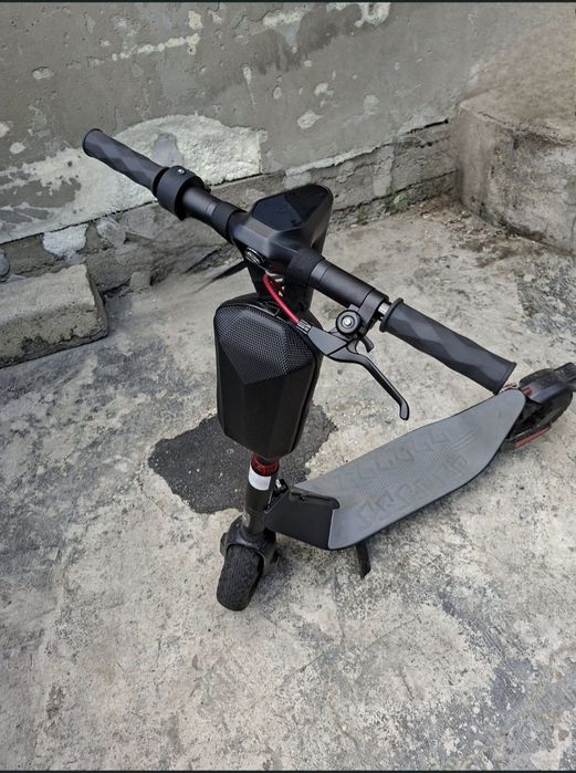 Vând trotineta electrica