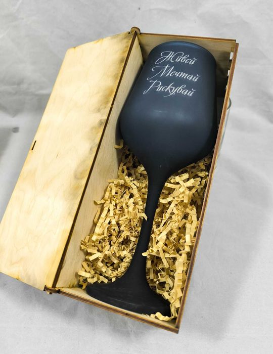 Лазерно гравирани стъклени чаши с дървена кутия ( различни модели )