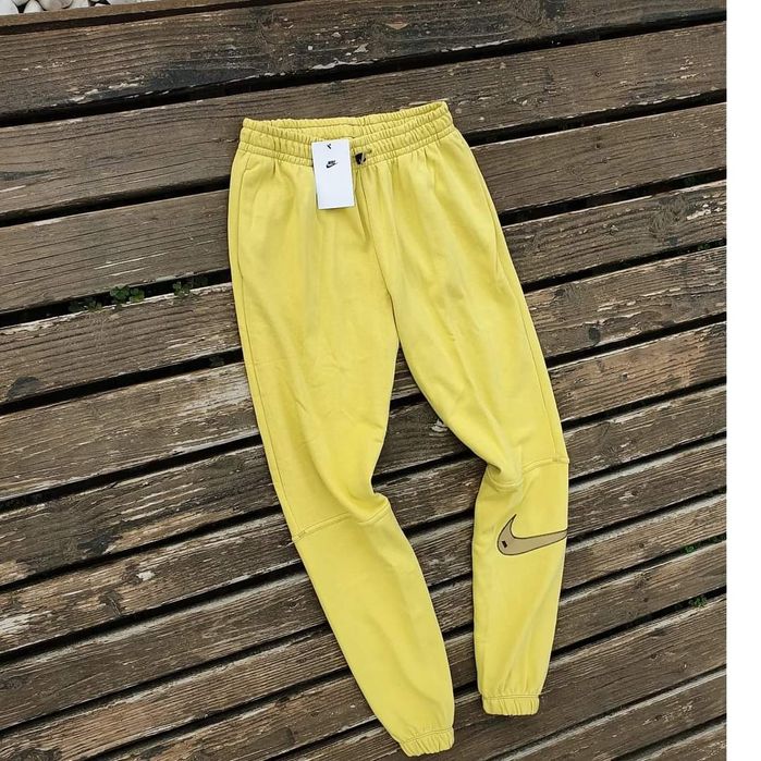 Дамско долнище Nike налични размери жълт цвят памучна материя ново