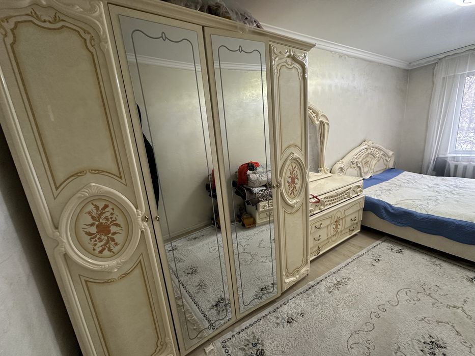 Спальный гарнитур