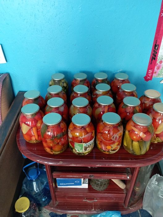 Помидоры,огурцы,салаты, фантомас