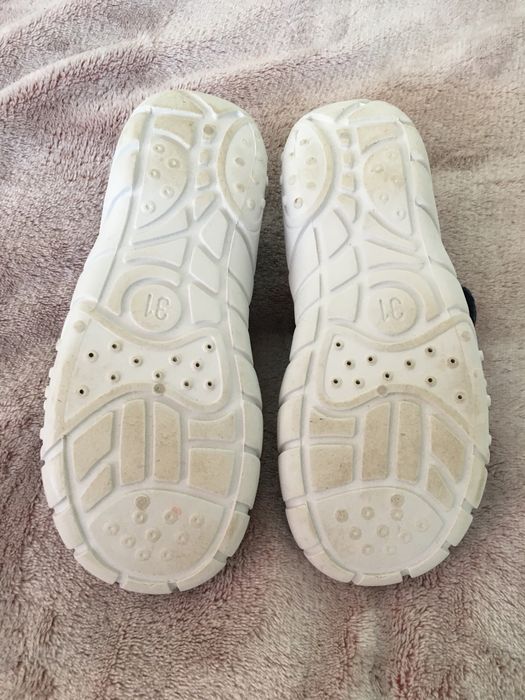 Маратонки Adidas 30 номер + подарък пантофи