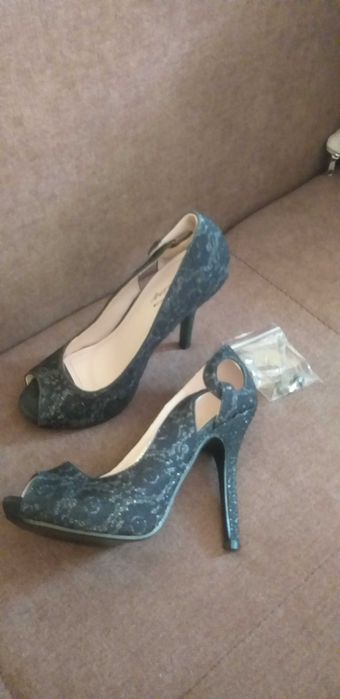 Дамски обувки с висок ток