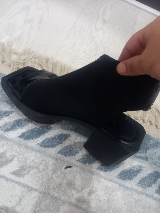 Женская модная обувь