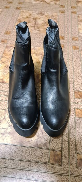 Продам ботинки кожаные. 40р.