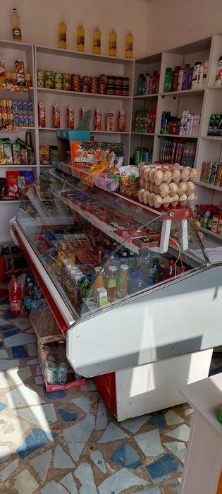 Ветрина холодилник ширинлик ва махсулотлар учун