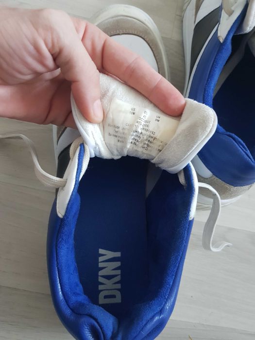 Sneakers DKNY – mărimea 43