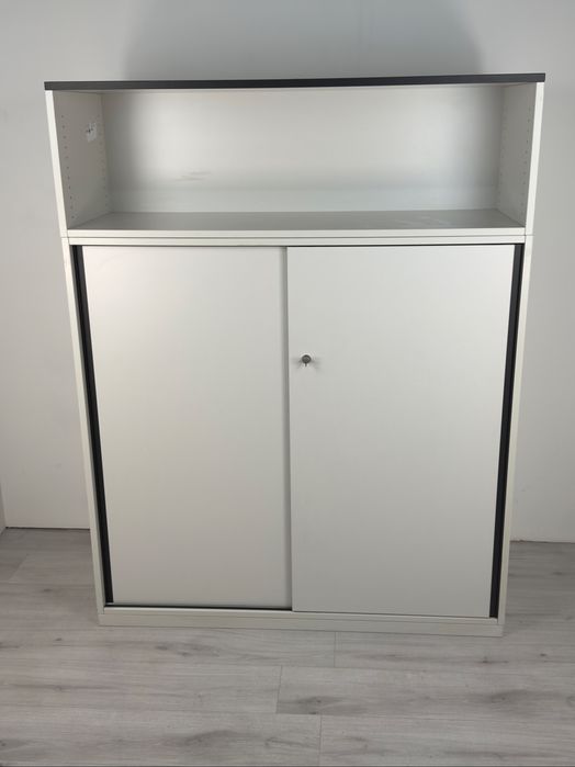 Шкаф етажарка с плъзгащи врати и допълнителна ракла,