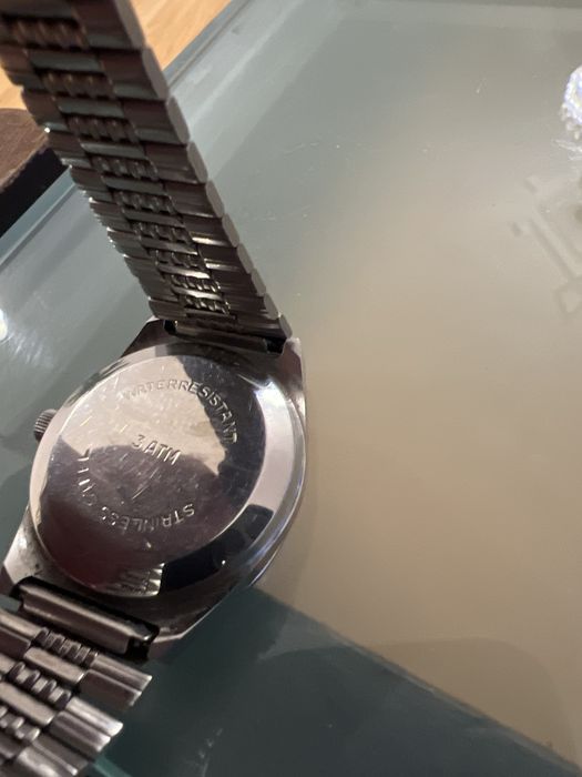 Продавам 2 ретро часовника