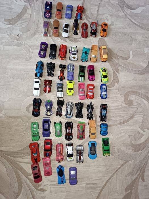 Продам машинки  Hot Wheels и другие