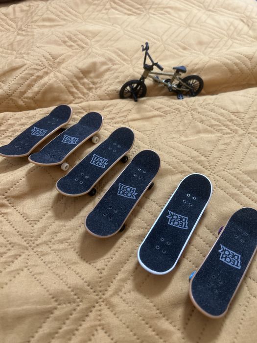 Vand 6 skate board tech deck si un bmx