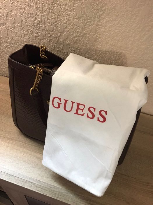 Дамска чанта Guess