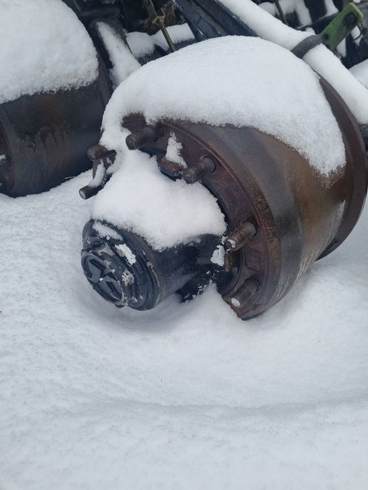 Продаётся ось прицепа