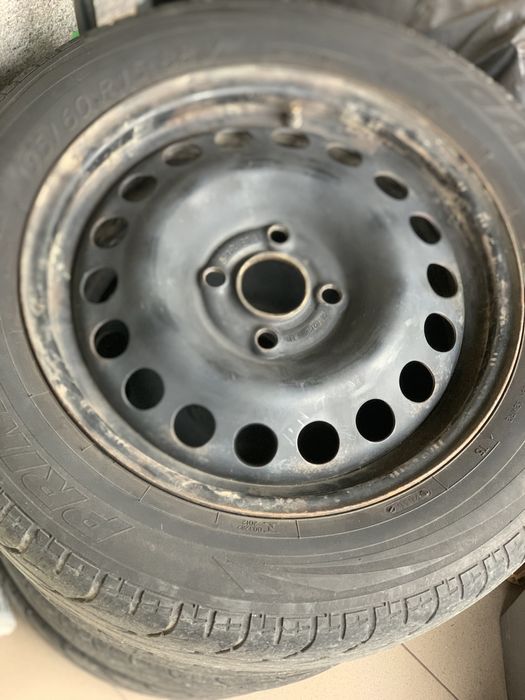Vand cauciucuri de vara 195/60 r15 plus jante tabla