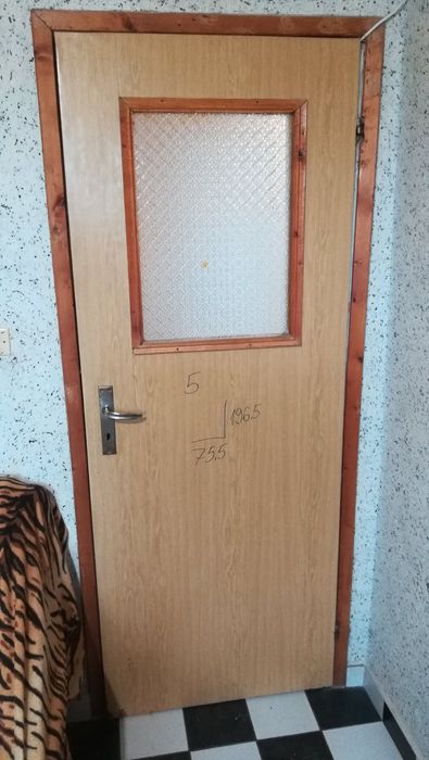 Врата с каса от кухня