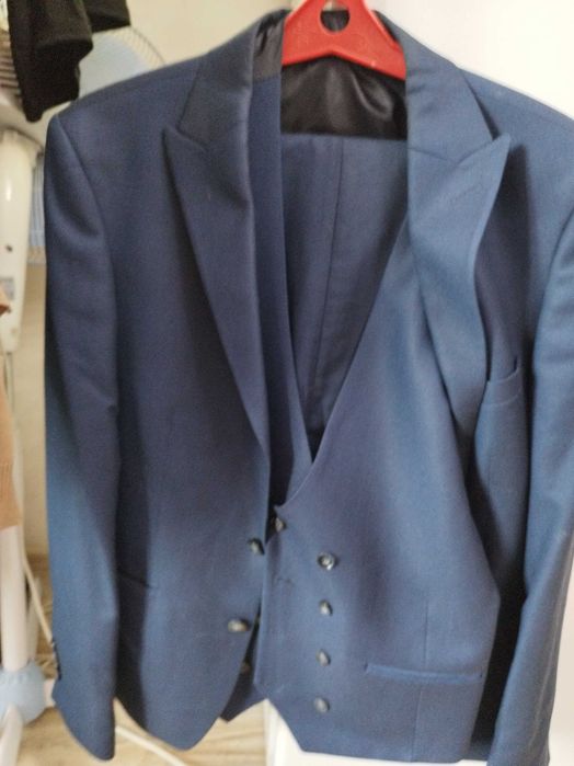 Продам костюм с жилетом