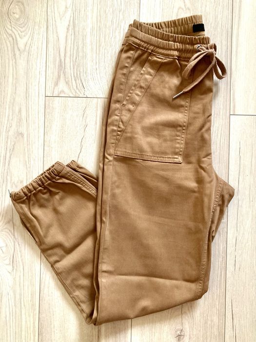 Pantaloni animal print, culori vibrante de primavara