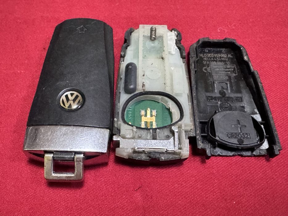 Смарт ключ VW Pasat B6/B7CC/ оригинален с 3бутона