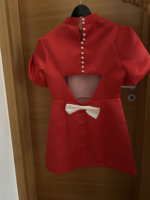 Червена стилна рокля