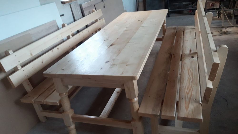 Masă, băncuțe, scaune interior si exterior din lemn