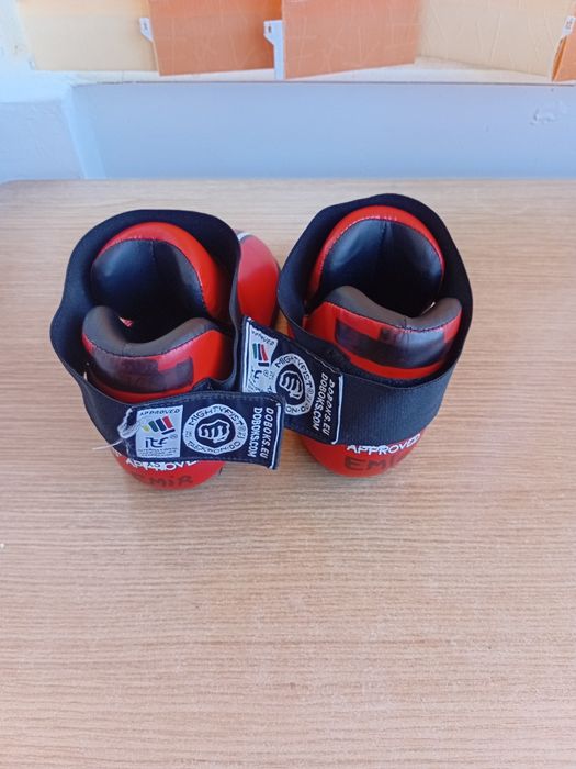 Echipament Taekwondo, 2 casti