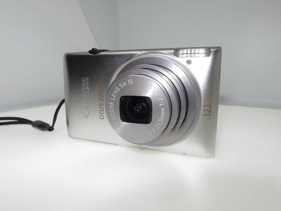 Canon IXUS 220 HS стилен качествен ултра компактен фотоапарат FULL-HD