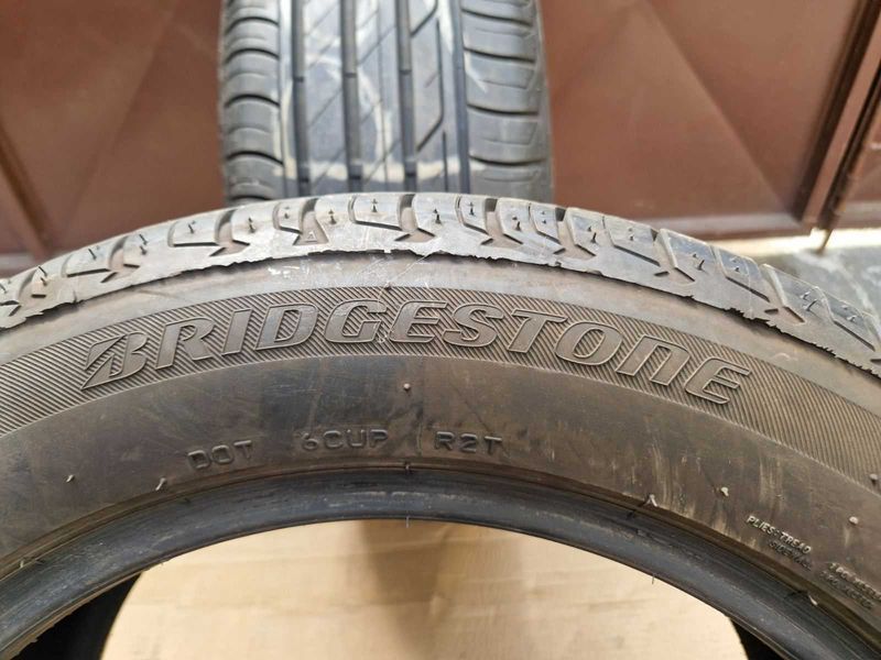 2 Bridgestone R17 225/55
летни гуми 
DOT4622