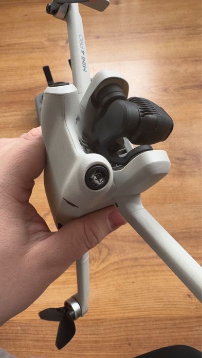 Продам дрон DJi mini 4 pro