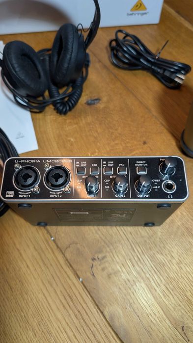 Behringer U-Phoria Studio PRO - Pachet pentru recording (studio)