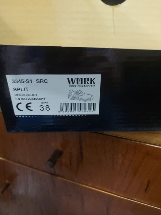 Продавам работни обувки
