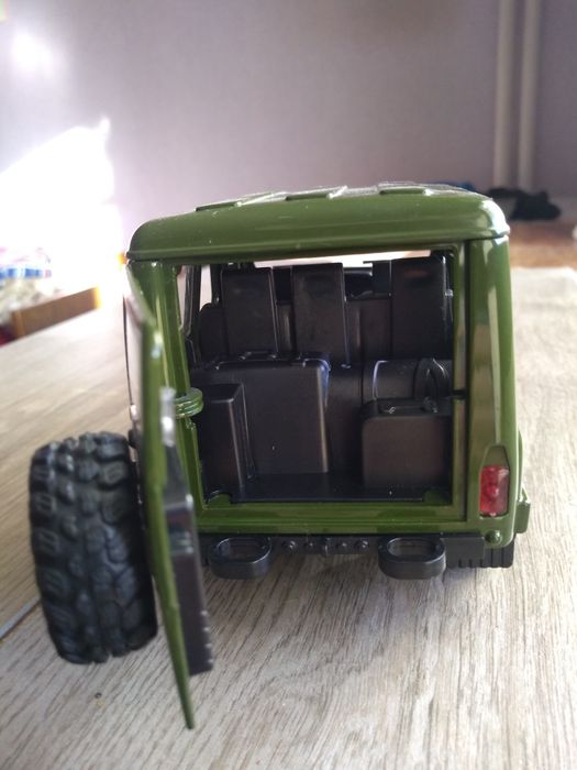 Военен джип  Uaz-469.  1:18.