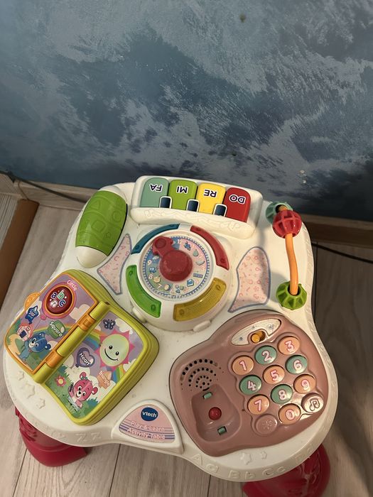 Masa interactiva roz