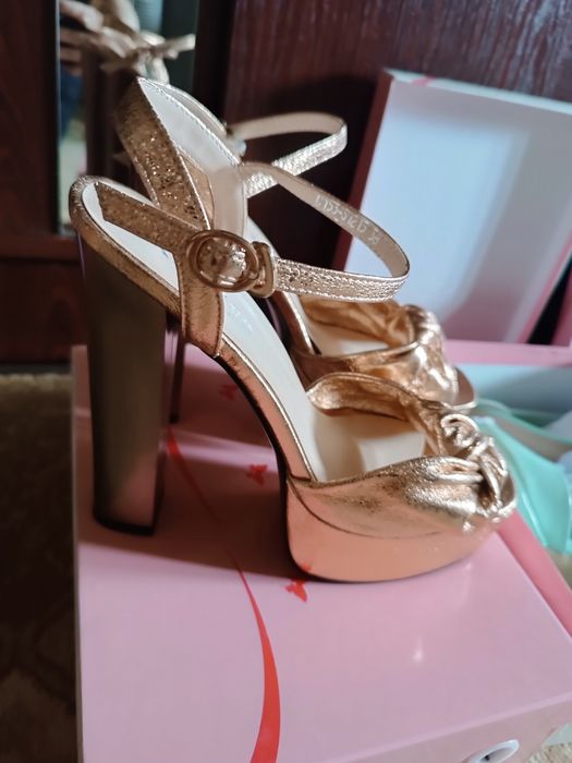 Продам классные босоножки,туфли