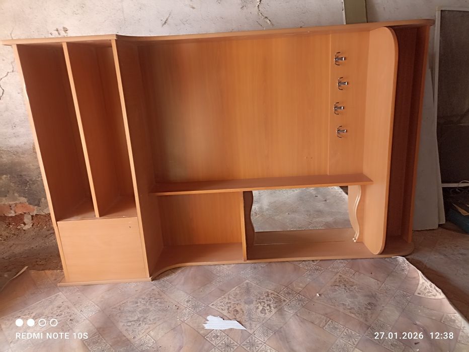 Шкаф в прихожую  в норм сост