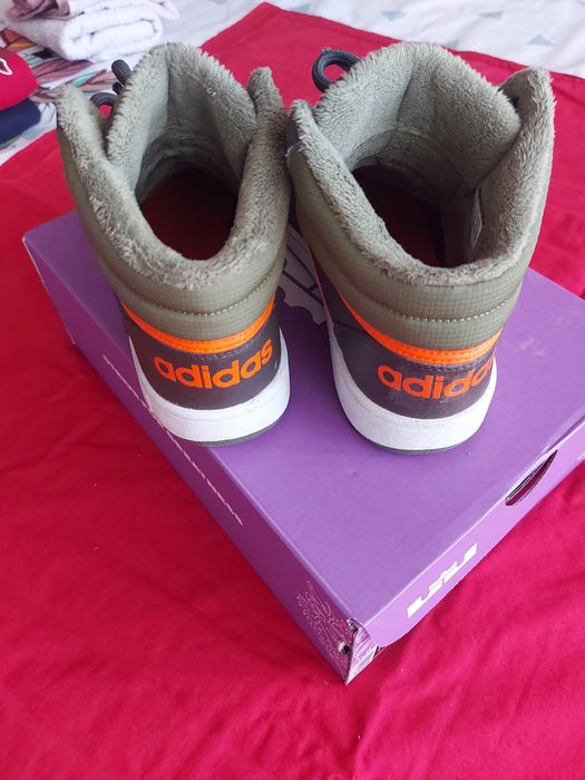 Зимни кецове на Adidas