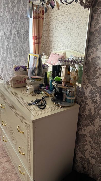 Продам спальный гарнитур