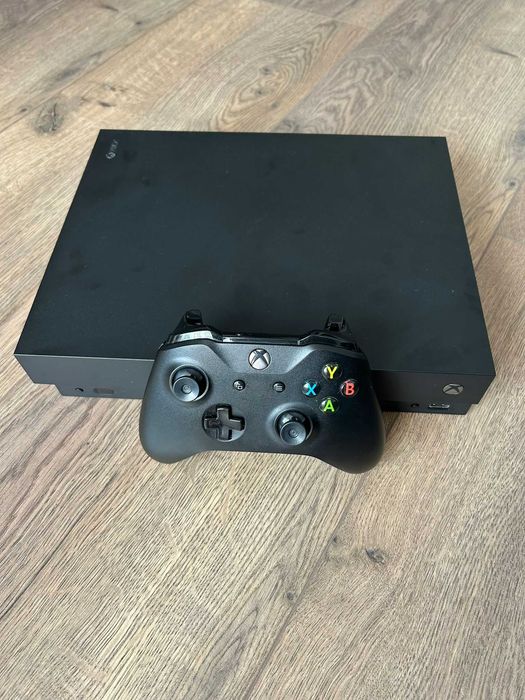 Xbox One X 1TB + 1 Controller + Cabluri