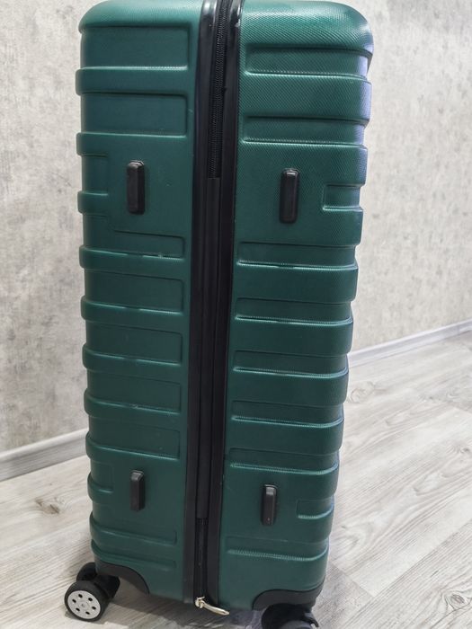 Продам чемодан новый большой!