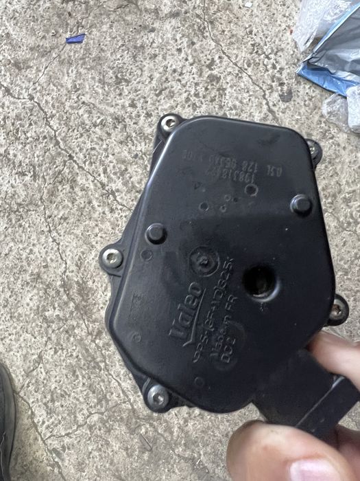 Дросел дроселова клапаза VW Audi Seat Skoda 1.6tdi,2.0tdi 03L128063